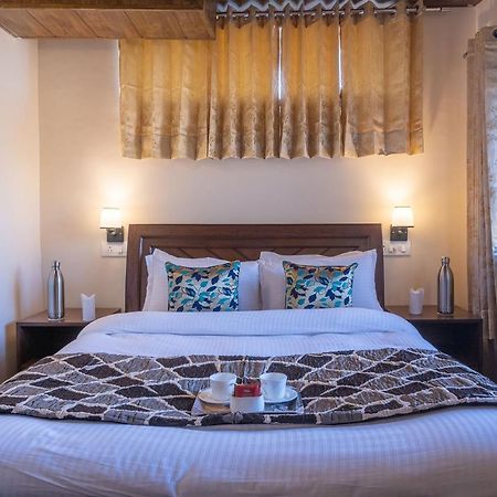 Stayvista At Cecil Cottages With Barbeque, Hill View Касаулі Екстер'єр фото