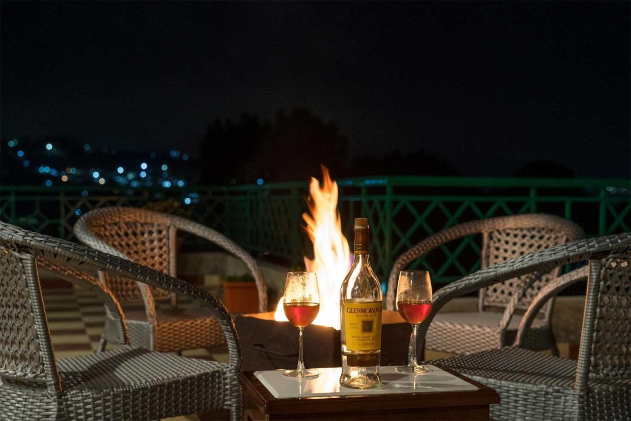 Stayvista At Cecil Cottages With Barbeque, Hill View Касаулі Екстер'єр фото